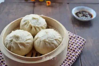 radish, rice bun