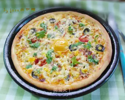 Bacon egg pizza