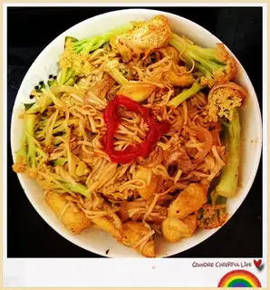 Cheese sauce, noodles