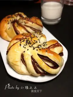 Red bean roll