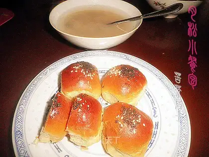 Meat pine buns