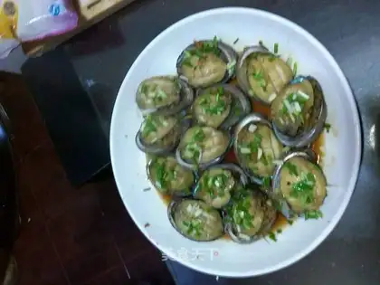 Garlic fans steam abalone