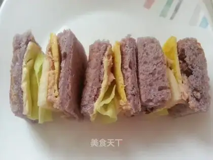 Black rice tuna sandwich