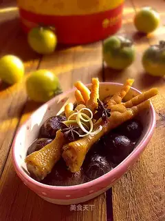 Frozen chicken claws