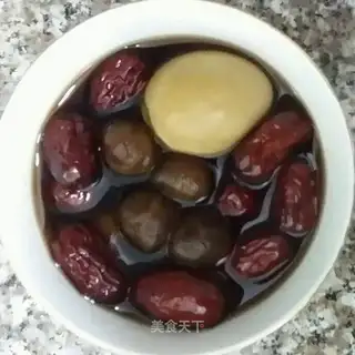 "Red-tree-cuilled red sugar boiled eggs."