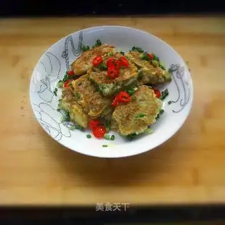 The pan, the cabbage box