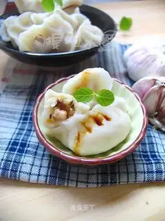 Three shrimp dumplings