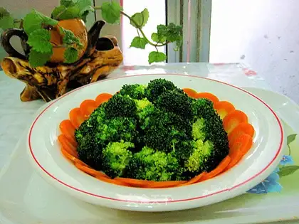 Pelican oil and broccoli