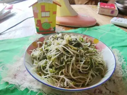 Green bean sprouts