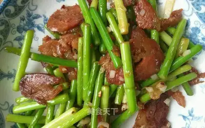 Weenie makes garlic