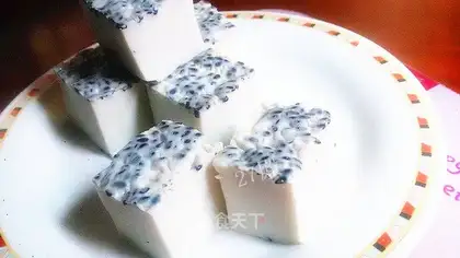 Black sesame milk