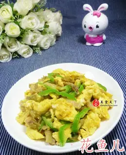 Squeeze green pepper and fried eggs