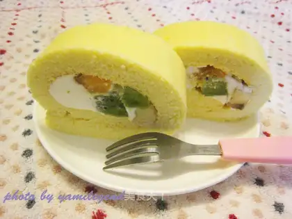 Swiss fruit rolls