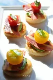 Rollermeat with bacon toast