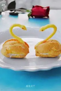 Swan puff
