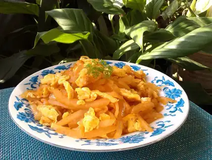 Tomato sauce onion fried eggs