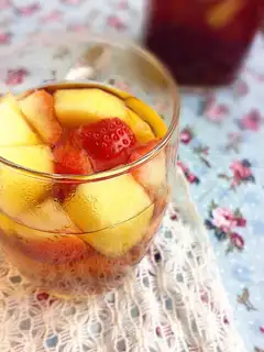 Red tea with fresh fruit