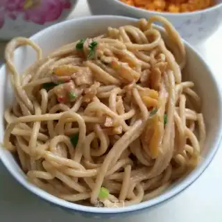 Hot dry noodles