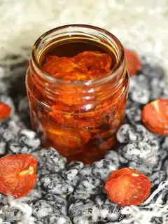 Oiled mini tomato dry