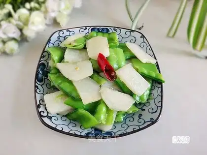 The melon fried Dutch beans