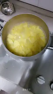Pineapple can