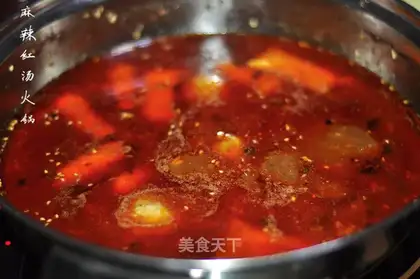 Spicy red soup pan