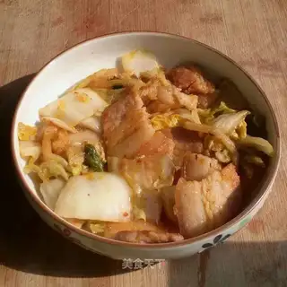 Hot cabbage and fried meat