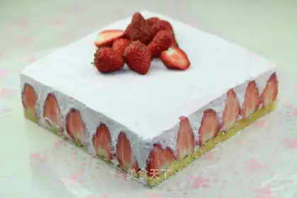 Eight-inch strawberry mousse cake