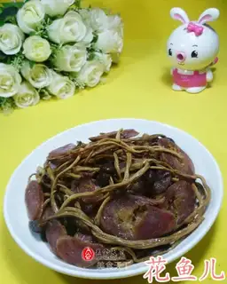 Weenie makes tea and mushrooms