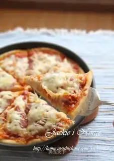 Cheese bacon pizza