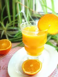 Fresh orange juice