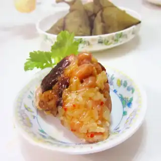 Peanut dates and pork meat
