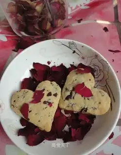 Rose heart-shaped cookies