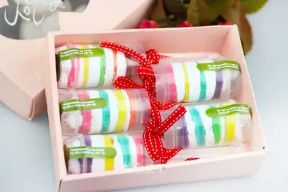 Five-colour push cake