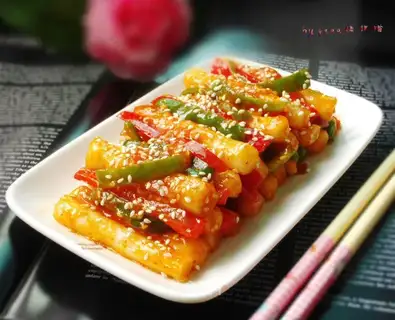 Hot fried rice cake