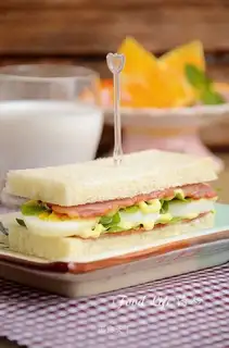Bacon egg sandwich