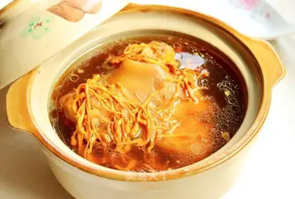 Worm and pig hoof soup