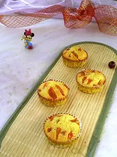 Pistachio apricot cake