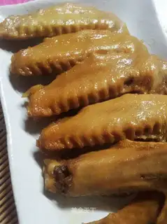 Thirteen halama wings