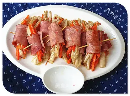 Bacon pin vegetable rolls