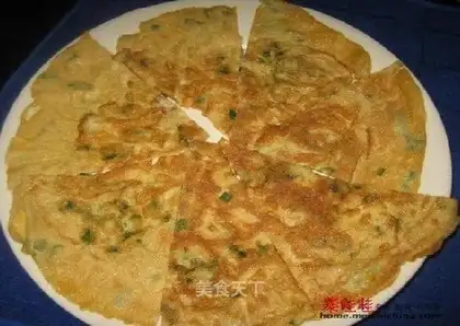 Fried eggs with chopped green onion