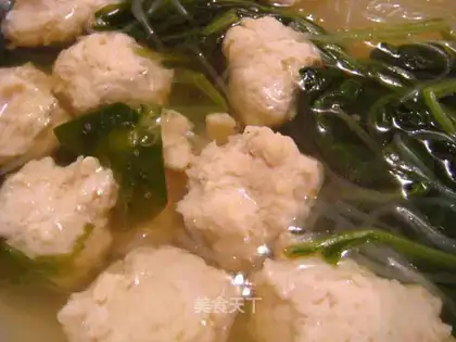 Chicken balls, spinach and vermicelli soup