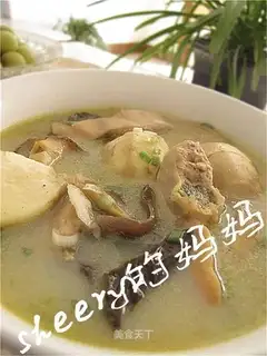 Stewed mussel with mushroom and fungus