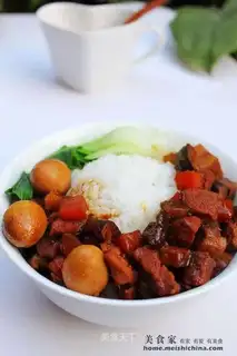 Braised pork rice with mushroom and chestnut fragrance