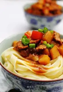Hand-rolled noodles with bean paste