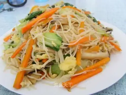 stir-fried rice noodles