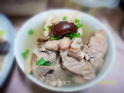 Lotus root and dragon bone soup