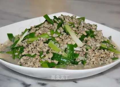 stir-fried red meat with chives