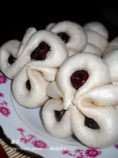 Wine fermented noodles and jujube buns