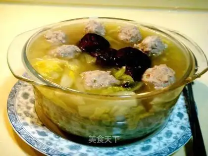 Braised meatballs with mushroom and cabbage